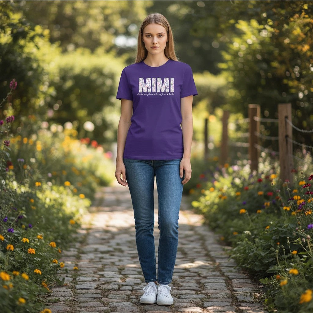 Evy's Design morada camiseta personalizada con "Mimi" y nombres de niños en floral blanco.