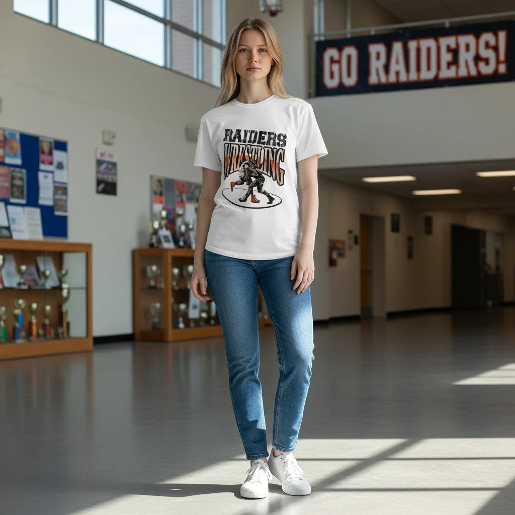 Camiseta blanca de manga corta de Evy's Design con gráfico de lucha libre de los Habersham Raiders y texto "RAIDERS WRESTLING".